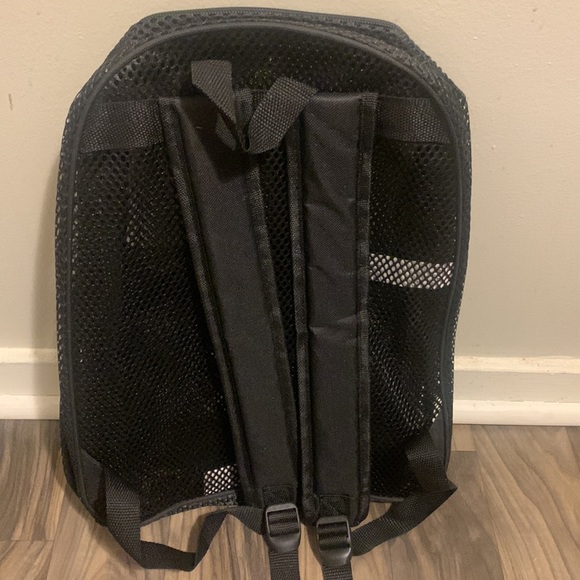 An school backpack for an child . Good quality + haven’t been used !! - Picture 3 of 3